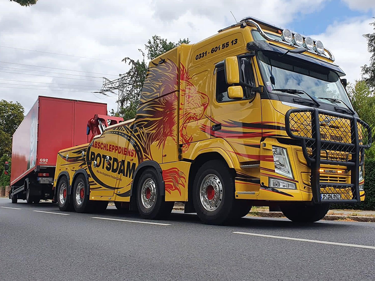 truck towing service Potsdam heavy-duty tow truck